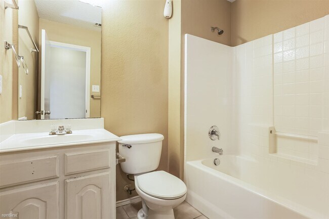 Building Photo - 4 br, 2 bath House - 705 Pine Hollow Dr