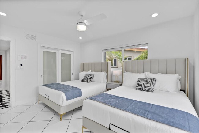 Building Photo - 1712 NE 18th Ave