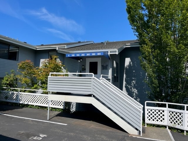 Building Entry - 1224 6th Ave S