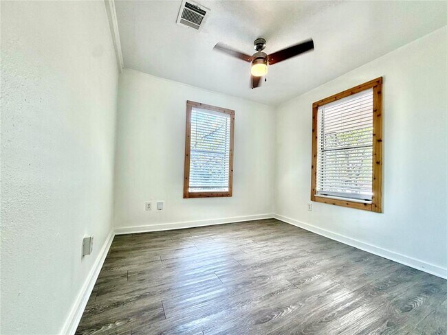 Building Photo - 1203 Olander St