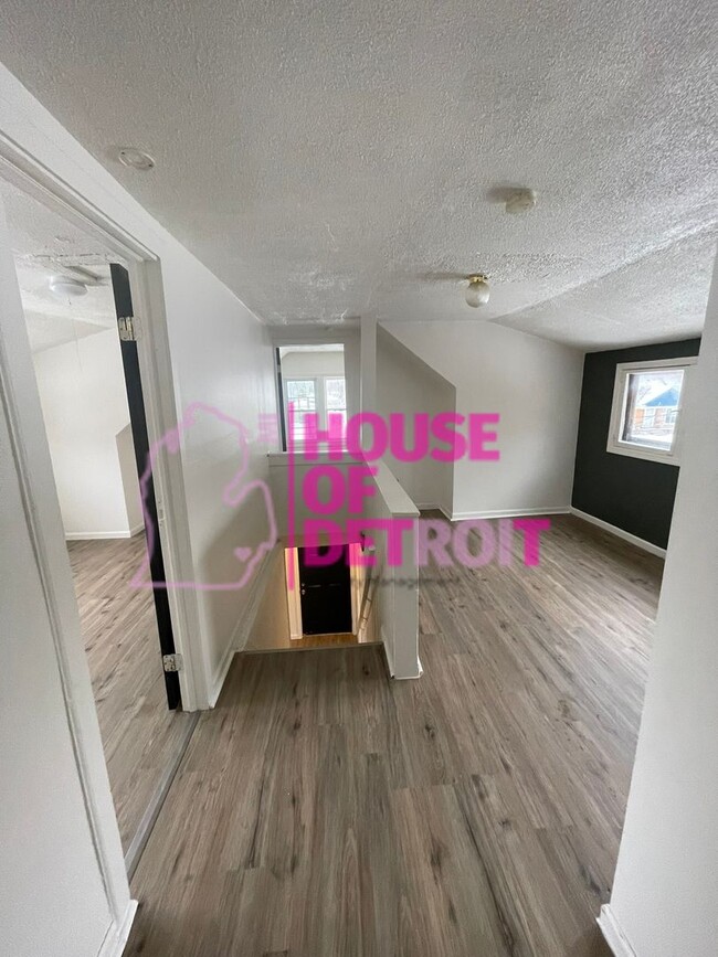 Building Photo - NEW LISTING | 3 BED | 1 BATH | FREE PRESCREEN