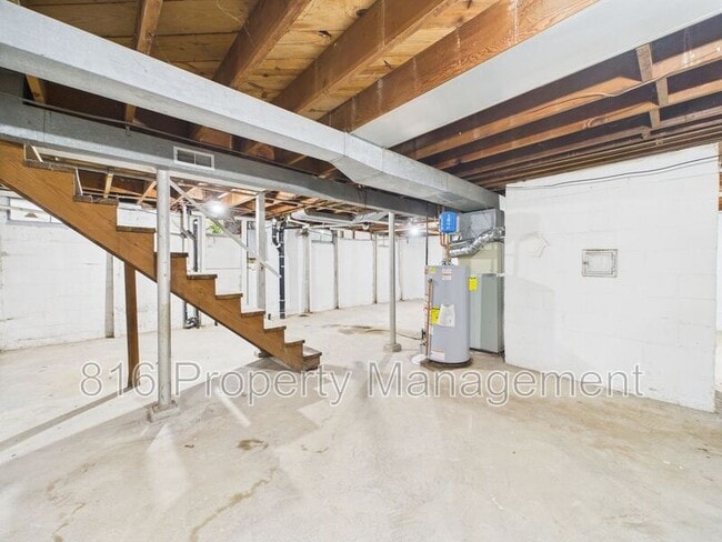 Building Photo - 6000 Longview Rd