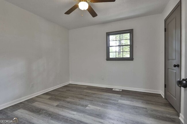 Building Photo - 157 Hyde Cir