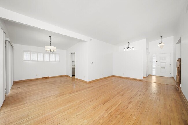 Building Photo - 400 Locust Rd