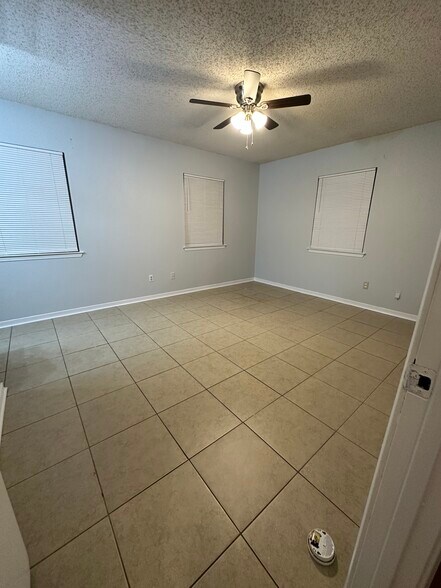 Bedroom - 557 Esplanade St