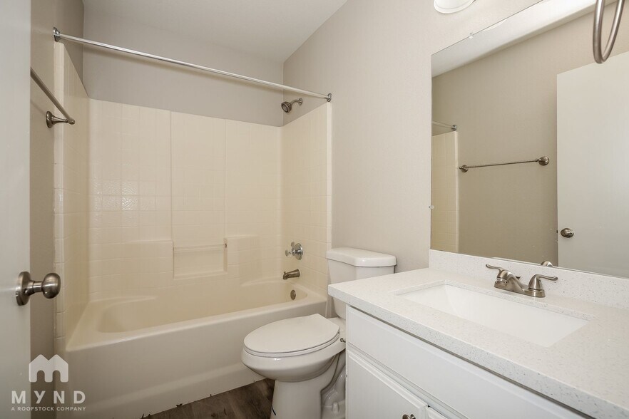 Building Photo - 2704 Exulted Valley Ave