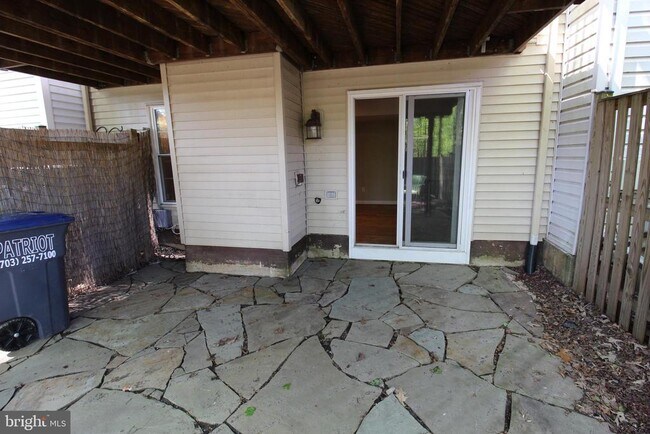 Building Photo - 6055 Meyers Landing Ct