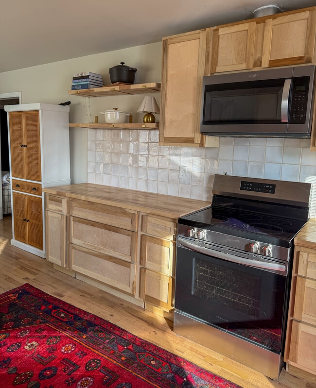 Building Photo - 204 Blanchard Pl