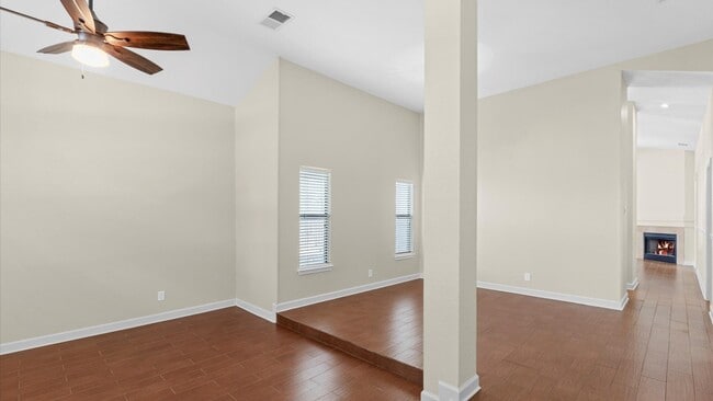 Building Photo - Parkwood