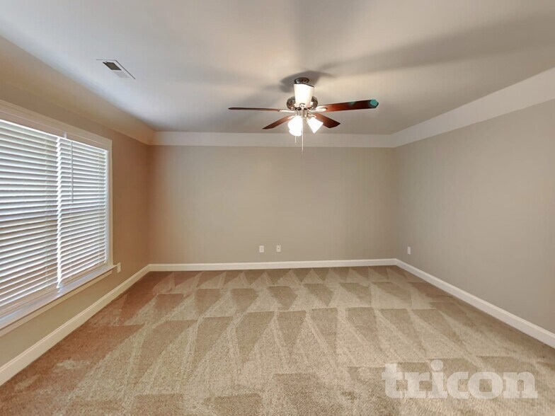 Building Photo - 1100 Bungalow Dr