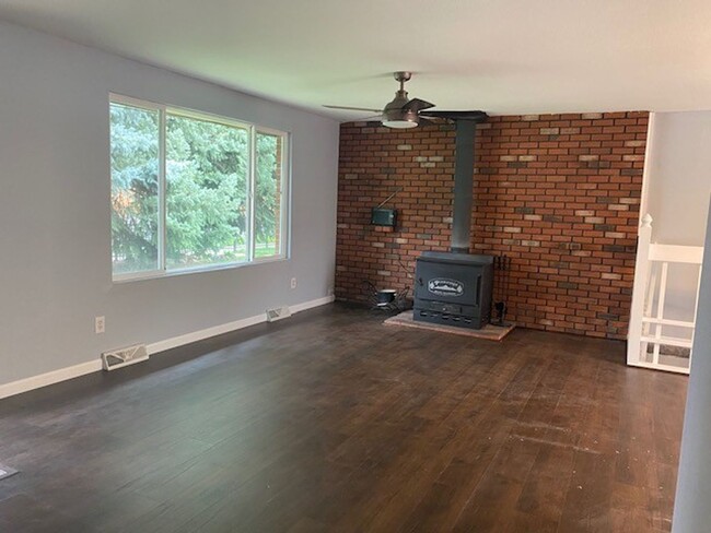 Building Photo - 4 Bedroom &  3 Bath Brick Ranch - $300 off...