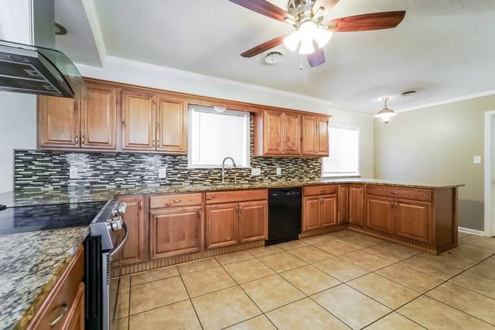 Building Photo - 1215 Rockingham Dr