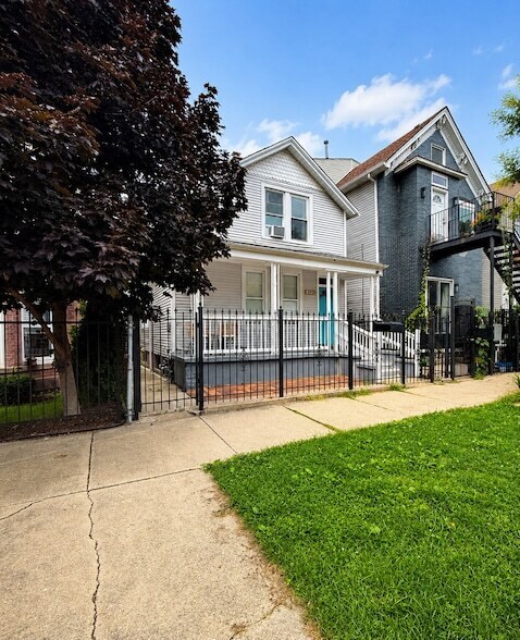 Building Photo - 1830 N Mozart St
