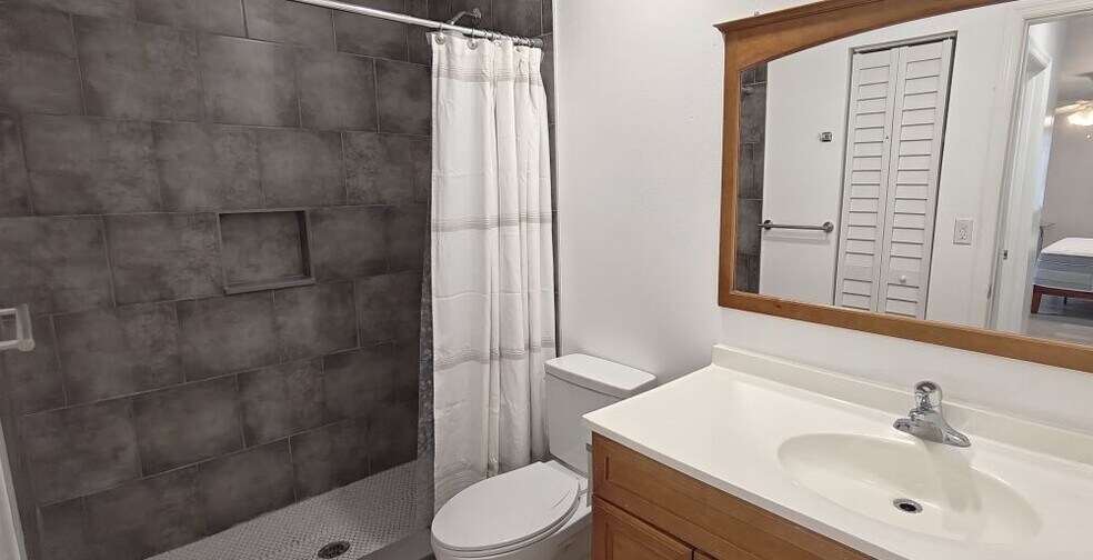 Building Photo - 6519 W Newberry Rd