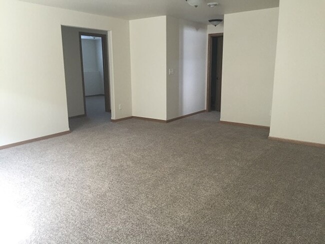 Building Photo - 932 Eaglewood Ave
