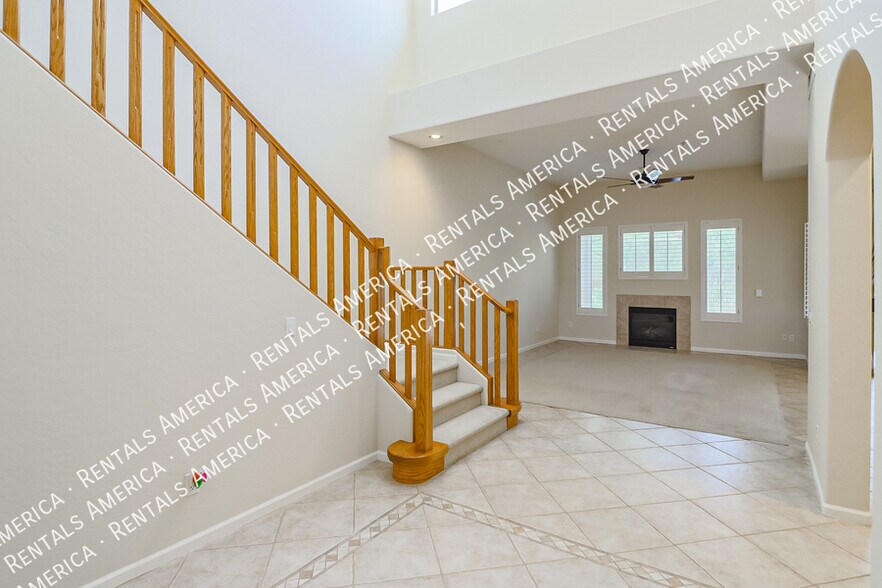 Building Photo - 20802 N Grayhawk Dr