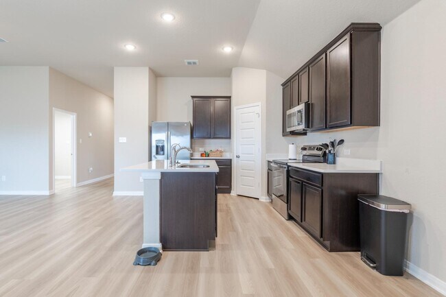 Building Photo - 3035 Selhurst St