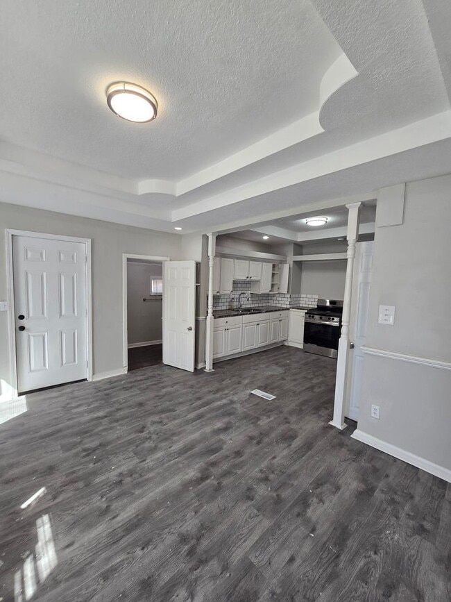 Building Photo - Rent ready renovated House