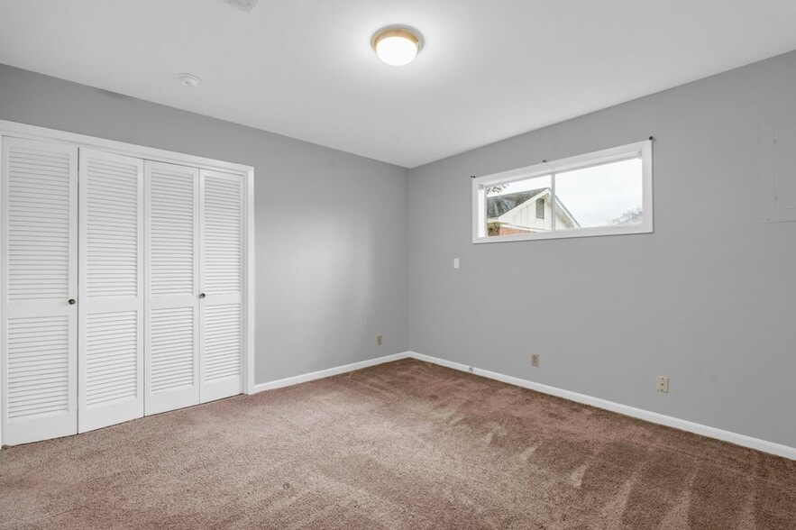 Building Photo - 412 6th St S