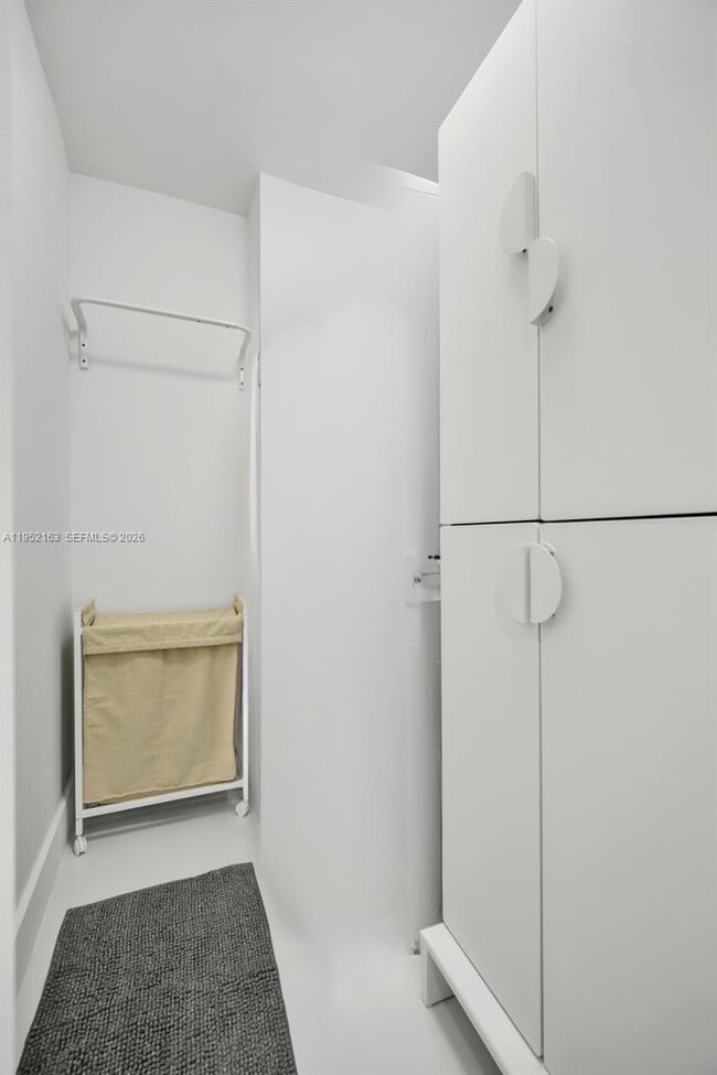 Building Photo - 6801 Indian Creek Dr