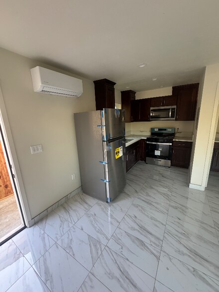 Building Photo - 1193 N Ardmore Ave