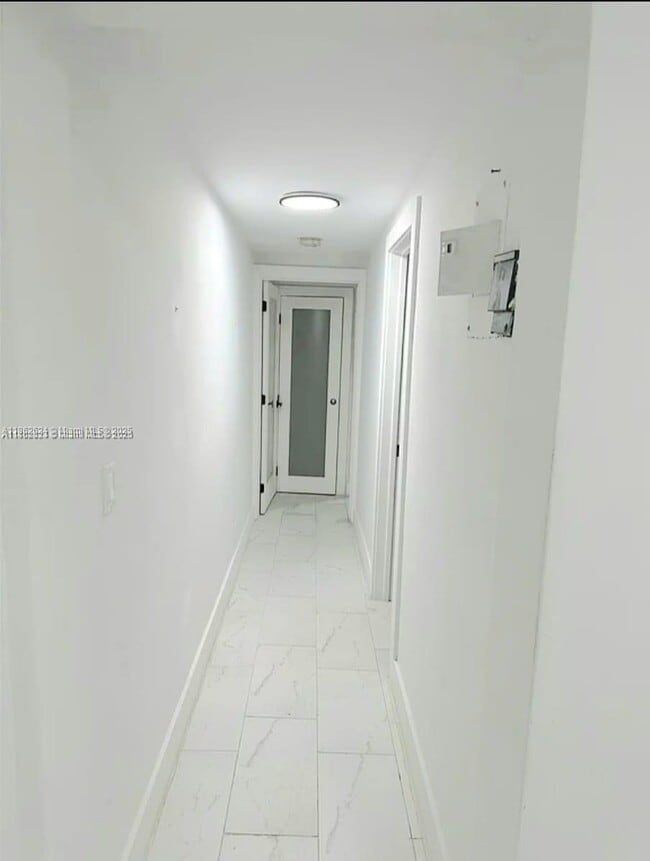 Building Photo - 815 W 39th St