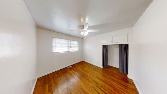 Building Photo - Nice Patio, Private Yard on Mary Lane! (Le...