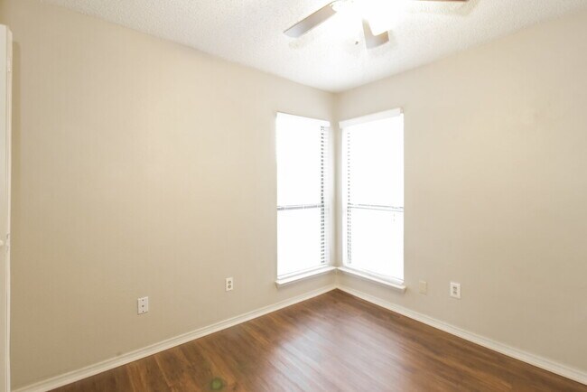 Building Photo - 1345 Jasmine Dr