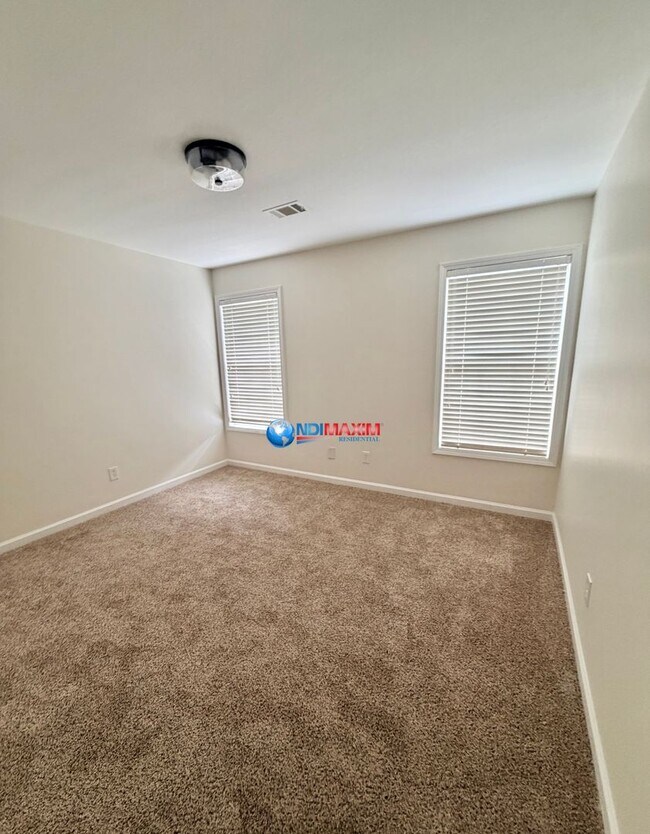 Building Photo - Spacious RENOVATED house with full walk-out basement in Jonesboro