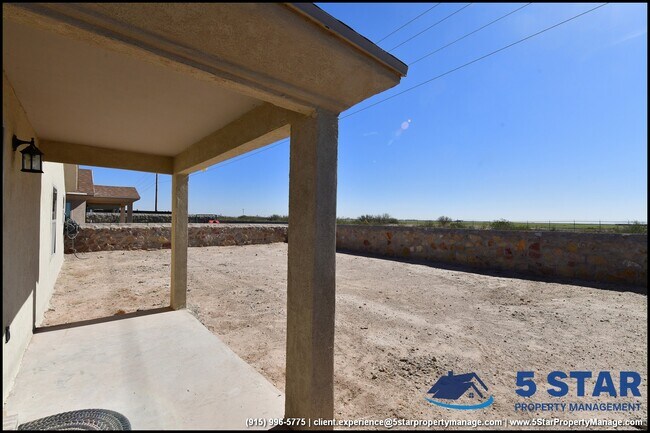 Building Photo - 13744 Flora Vista Ave