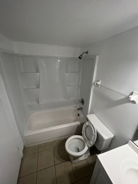 Building Photo - 468 Banyon Tree Cir