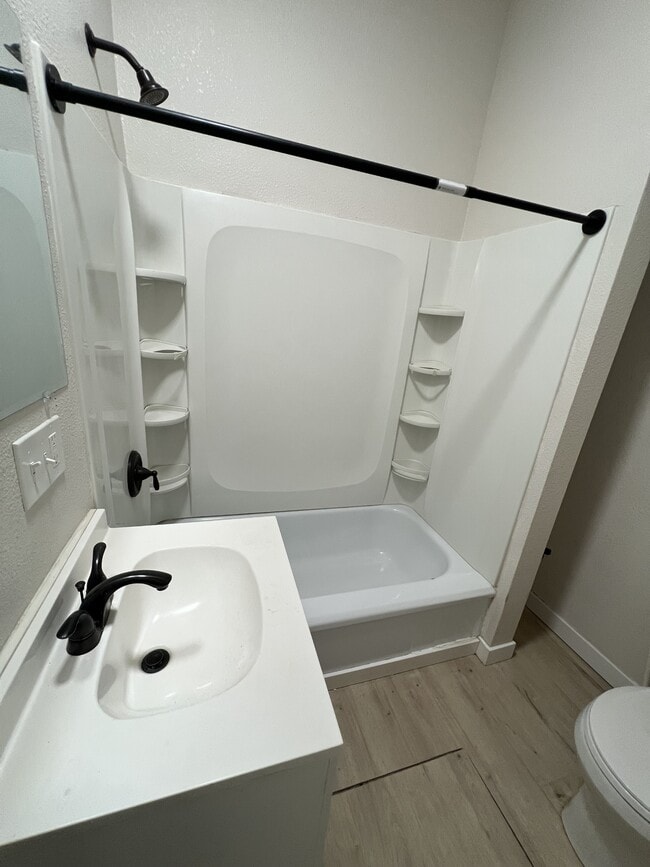 Building Photo - 211 E Main St