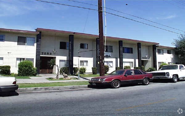 Building Photo - 7253-7257 Variel Ave