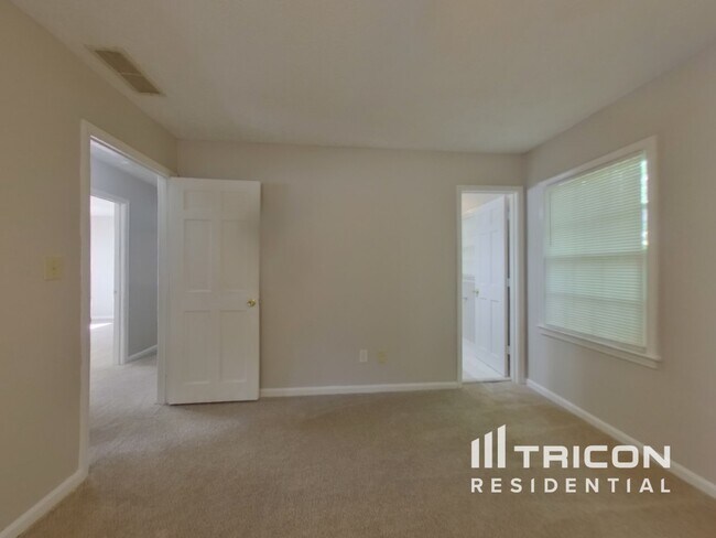 Building Photo - 955 Willow Run