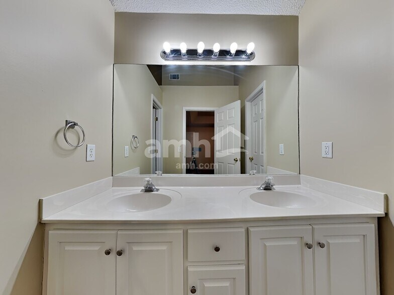 Building Photo - 26 Coronado Ct