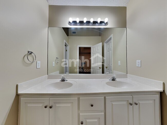 Building Photo - 26 Coronado Ct