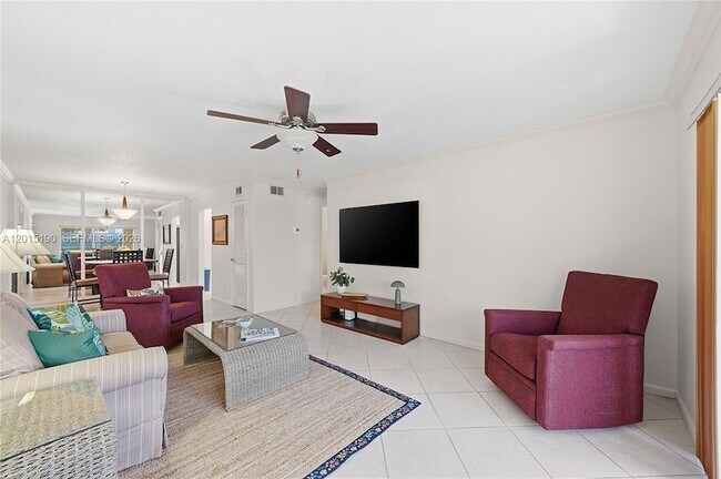 Building Photo - 6273 Bay Club Dr