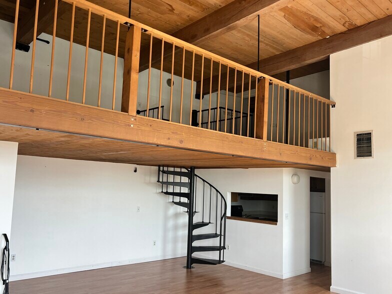 Loft - 50 Rantoul St
