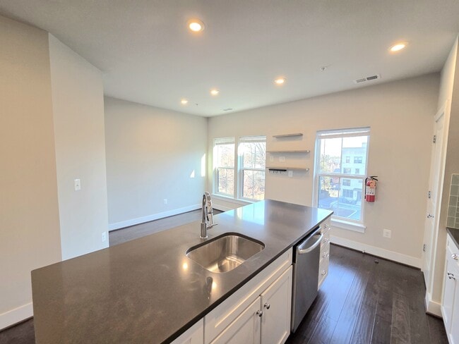 Building Photo - 820 Fern Pl NW