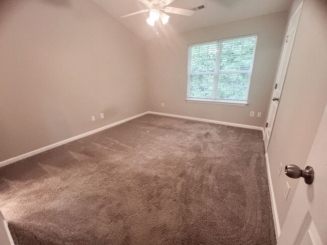 Building Photo - Lovely 2 bedroom 2 1/2 bathroom Townhome in Northeast Greensboro!