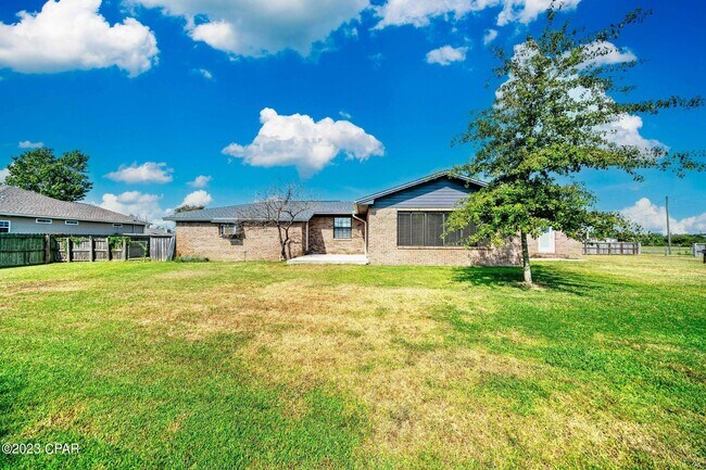 Building Photo - 2422 Thames Dr