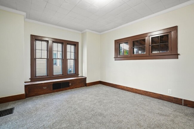 Building Photo - 3 BED 2 FULL BATH W/ OFFICE - AVAILABLE NOW