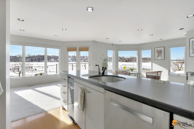 Building Photo - 1835 W 15th Ave