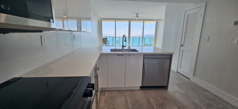 Building Photo - 2501 S Ocean Dr