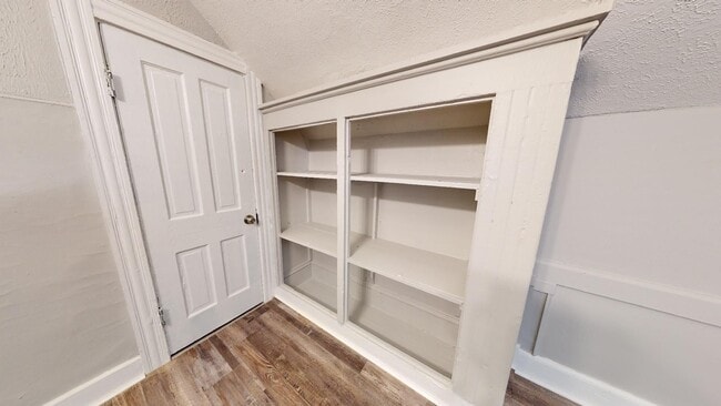 Building Photo - Huge 4 Bedroom Single Family House - almost 1500 SQ FT!