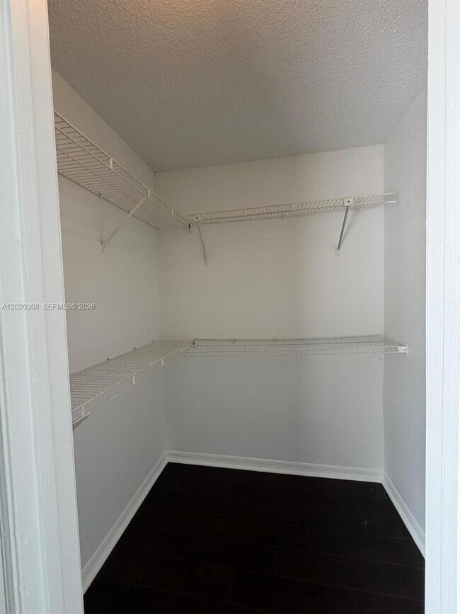 Building Photo - 12950 Vista Isles Dr