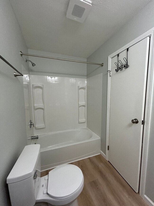 Building Photo - 926/928 Sprucewood Ln