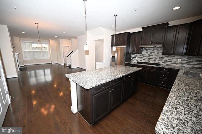 Building Photo - 2413 Glenallan Ave