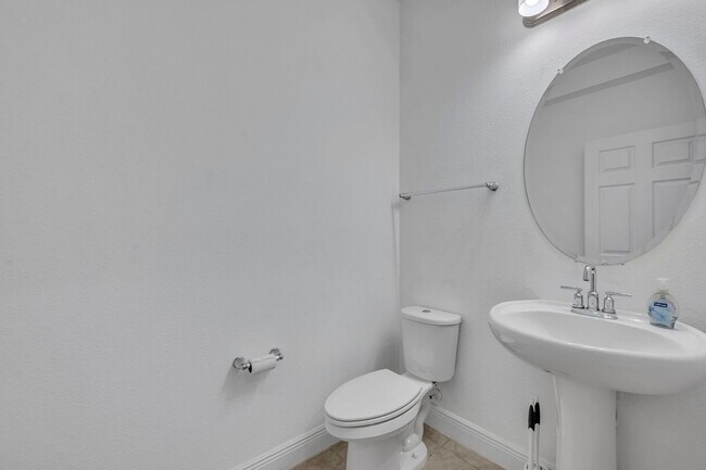 Building Photo - 1351 Merrydale Wy
