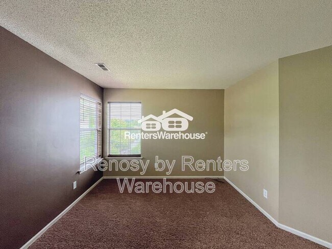 Building Photo - 601 Whisper Walk